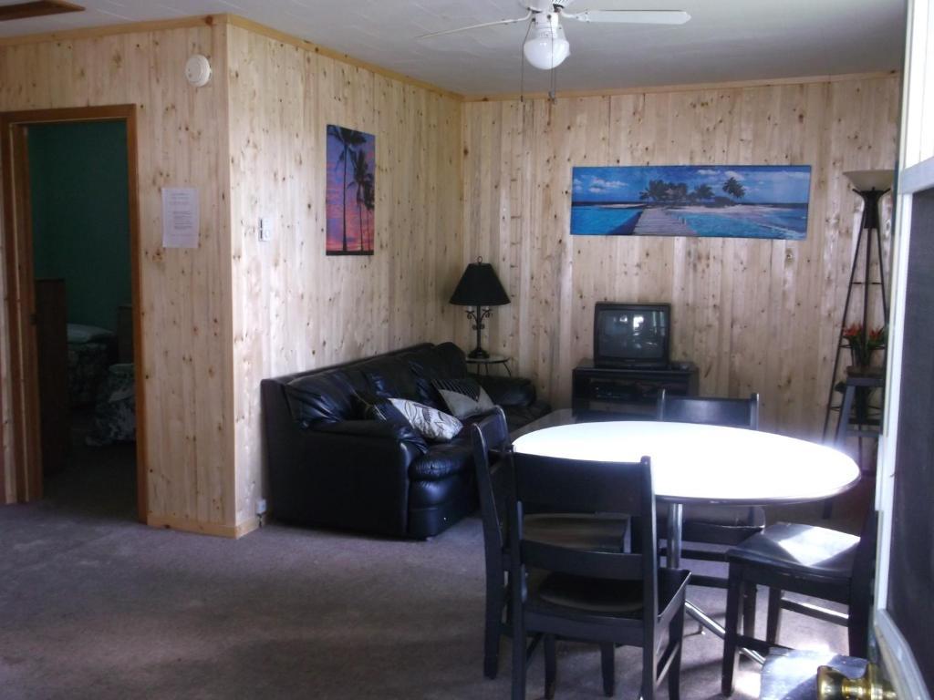 Chalkley'S Sandy Bay Cottage Resort Nipissing Beach Buitenkant foto