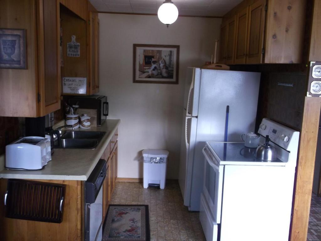 Chalkley'S Sandy Bay Cottage Resort Nipissing Beach Kamer foto
