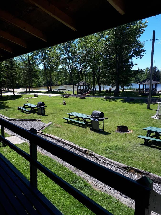 Chalkley'S Sandy Bay Cottage Resort Nipissing Beach Buitenkant foto
